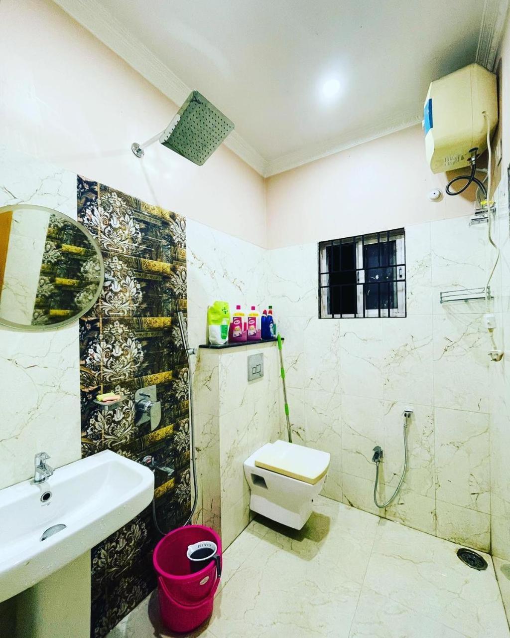The Q3 Inn Guwahati Bagian luar foto