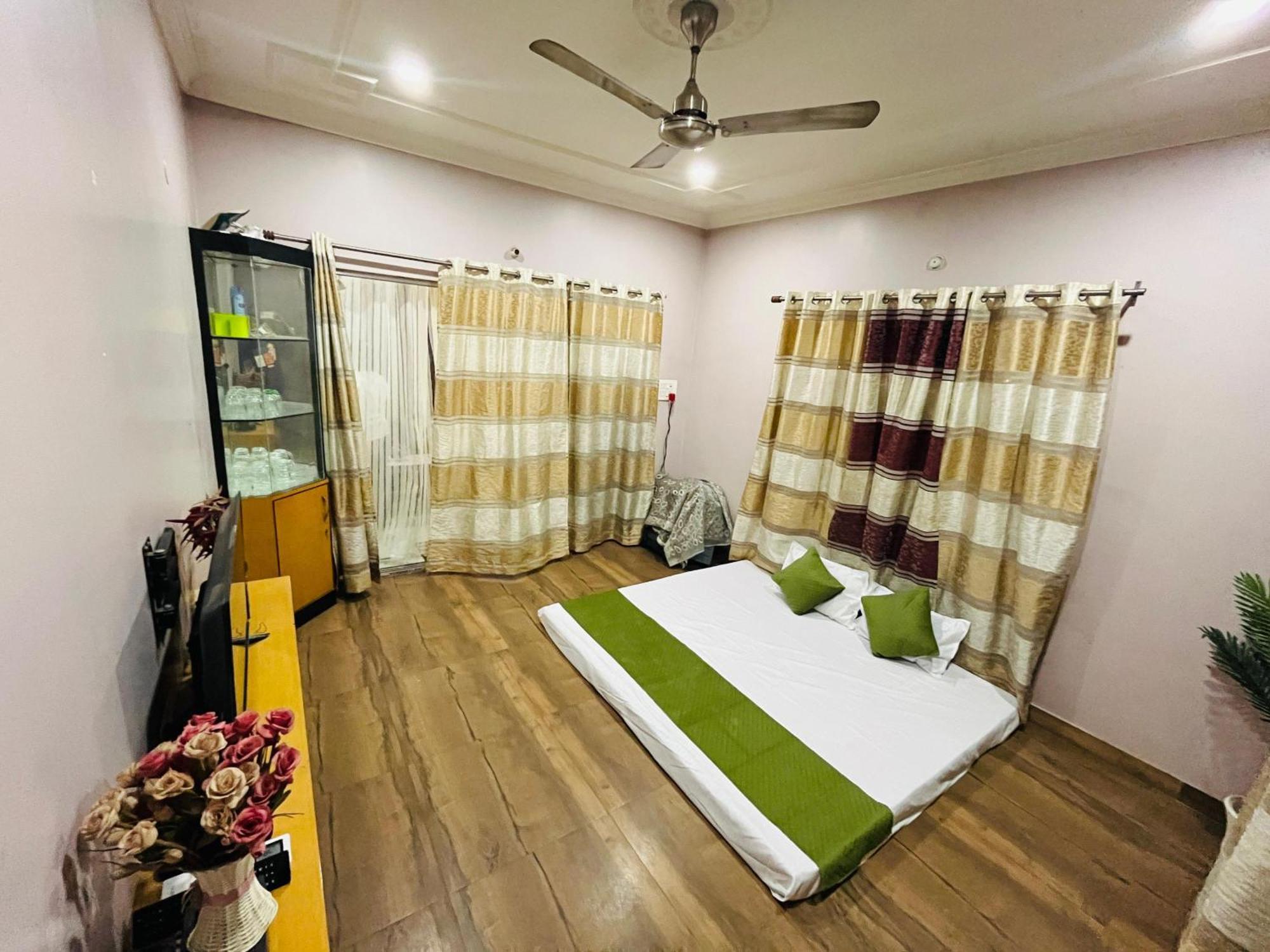 The Q3 Inn Guwahati Bagian luar foto