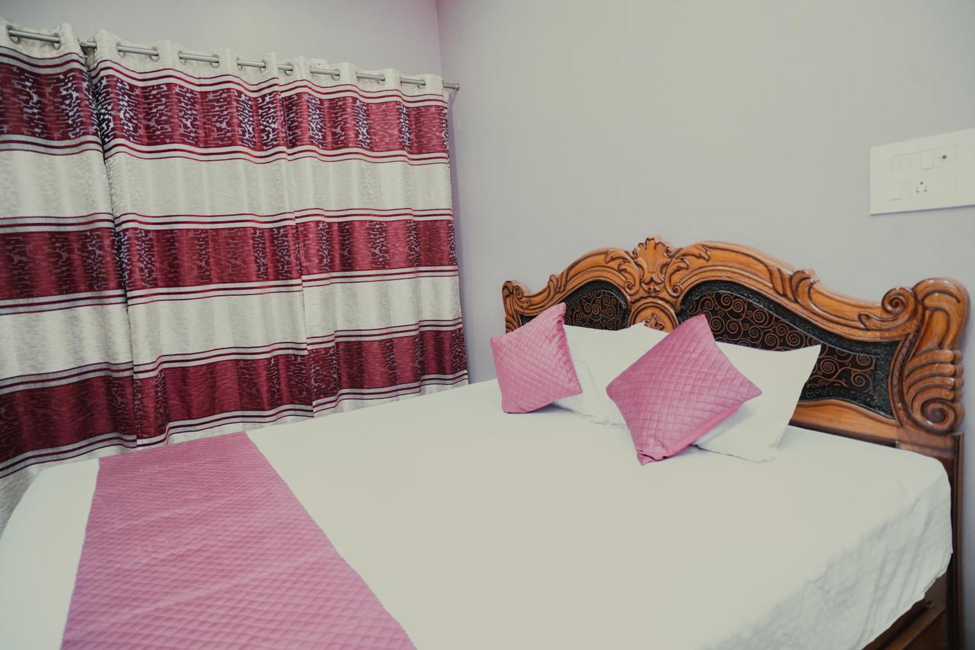 The Q3 Inn Guwahati Bagian luar foto