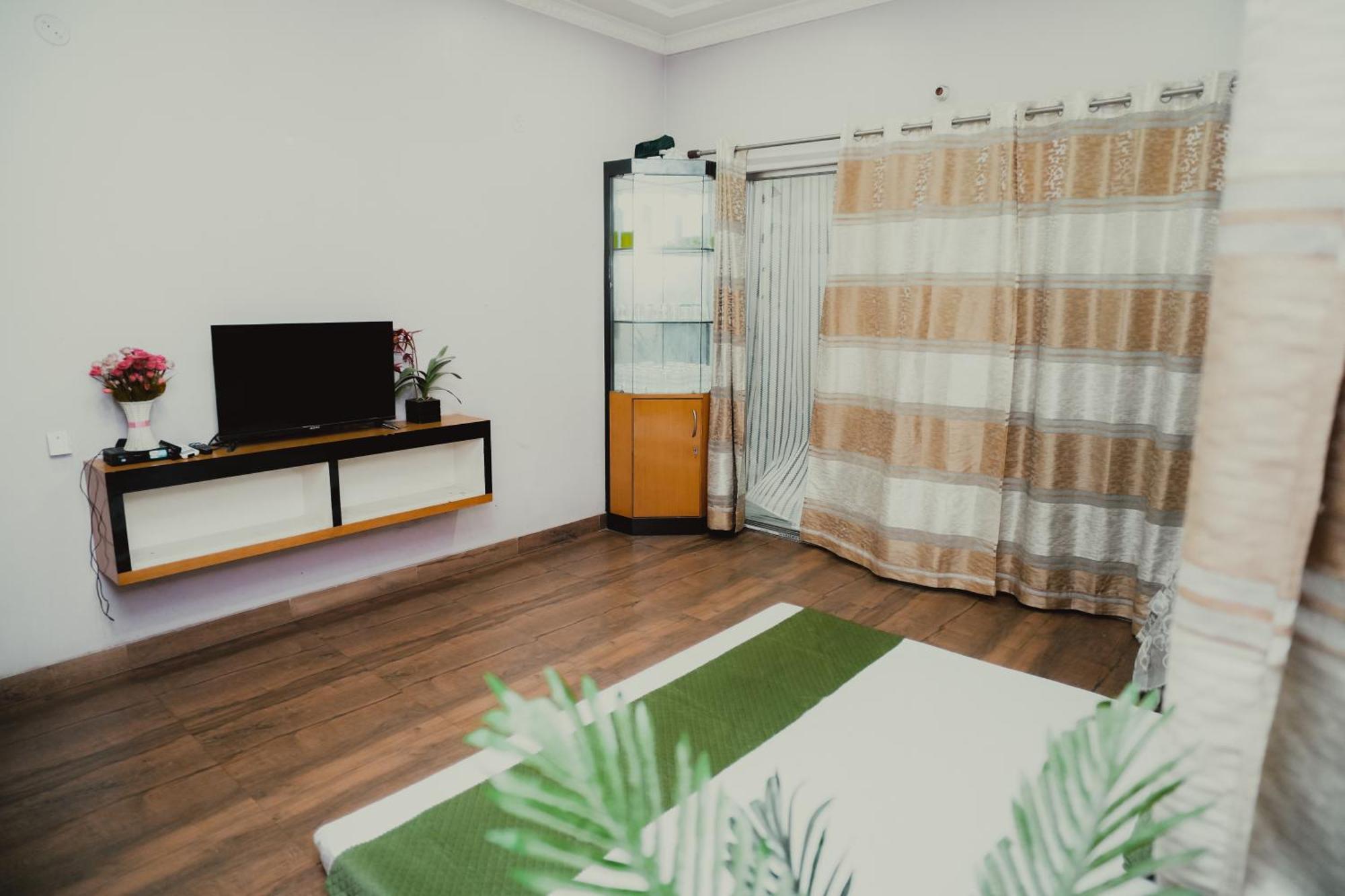 The Q3 Inn Guwahati Bagian luar foto